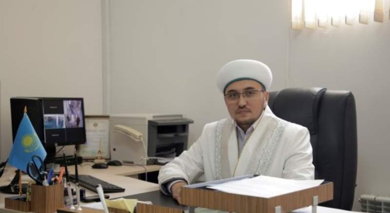 Атыраудың бас имамы мешітке тиесілі төрт көлікті сатып жіберген