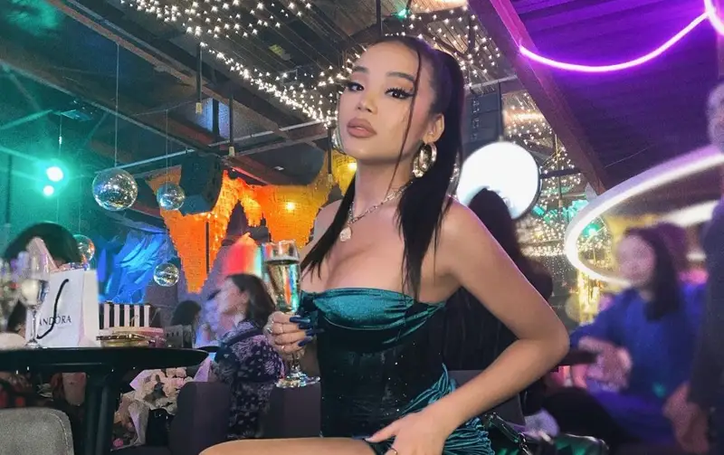 Say Mo емшегін тегін жасатып алды