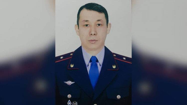 Күдіктімен бірге 13-қабаттан секірген полицей