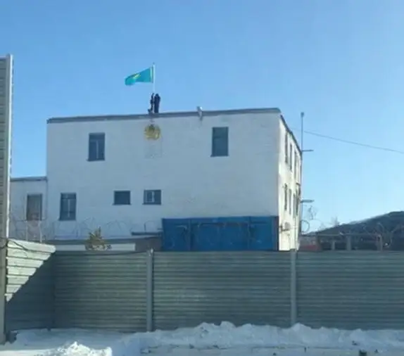 Абақтының бастығына айыппұл салынды