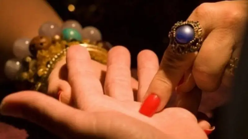 400 мыңға бал ашқан «көріпкел» елден қуылды 