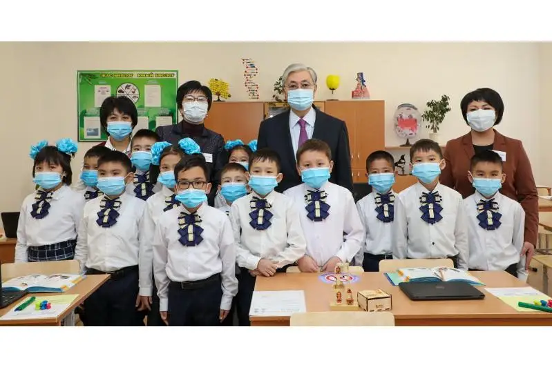 Тоқаев Қарағандыдағы жаңа мектептің жұмысымен танысты