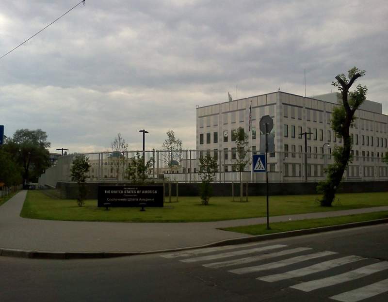 Батыс елдері Украинадағы елшіліктерін эвакуациялайтынын мәлімдеді