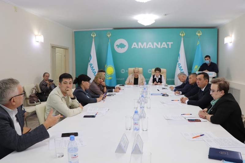 Мәжіліс депутаты қостанайлық дәрігерлермен медициналық қызметтің қолжетімдігін талқылады