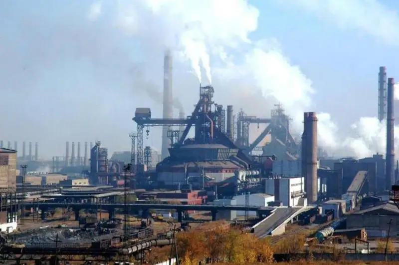 «АрселорМиттал Теміртау» цехында 5 жұмысшы үйінді астында қалды 