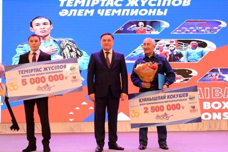 Бокстан әлем чемпионы Теміртас Жүсіповке Көкшетауда пәтер берілді  