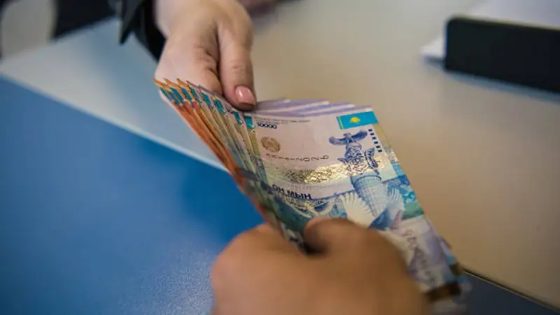 Әкімдіктің лауазымды тұлғасы парамен ұсталды