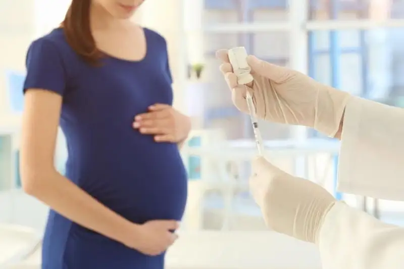Жүкті әйелдерге вакцина салу мәселесі көтерілді