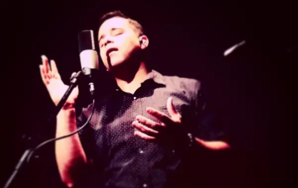 Чили әншісі Димаштың әнін испанша орындады