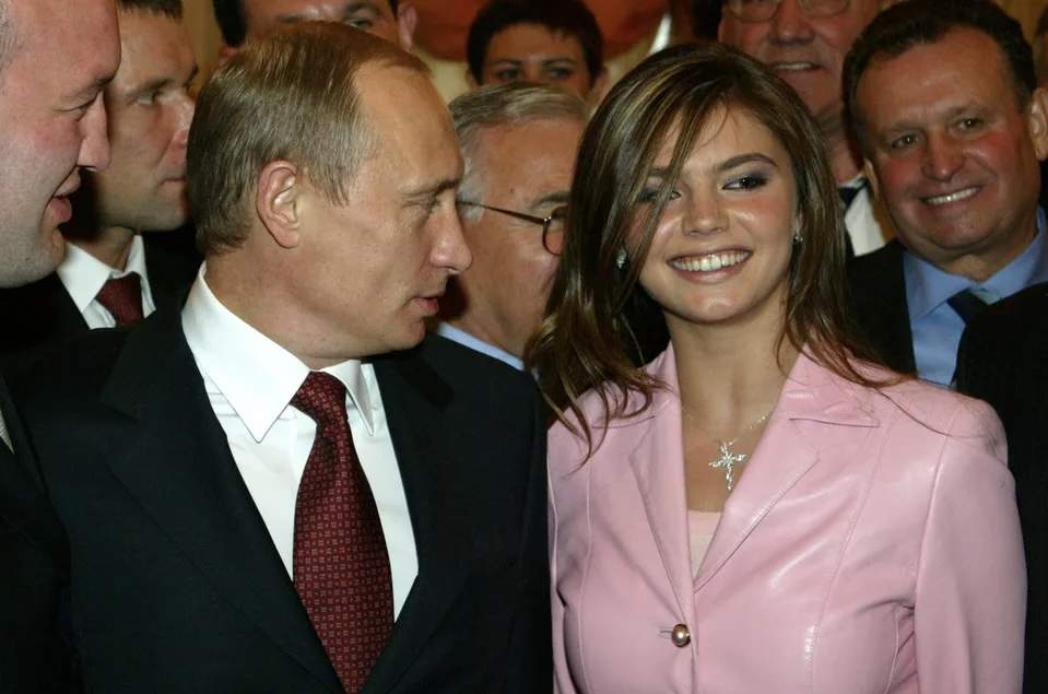 Ұлыбритания Алина Кабаева мен Путиннің бұрынғы әйеліне санкция салды