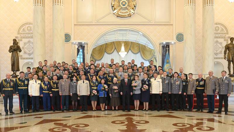 Тоқаев бірқатар шенеунікке жоғары әскери және арнаулы атақтар берді