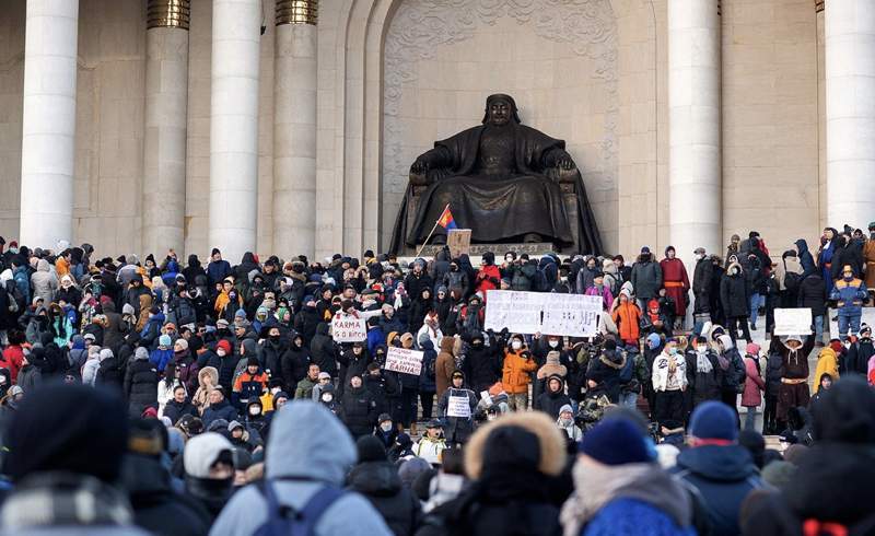 Моңғолияда халық жаппай көтеріліске шығып, Үкімет үйін басып алды