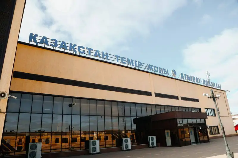 Марат Қарабаев Атырау қаласындағы теміржол вокзалының жұмысымен танысты