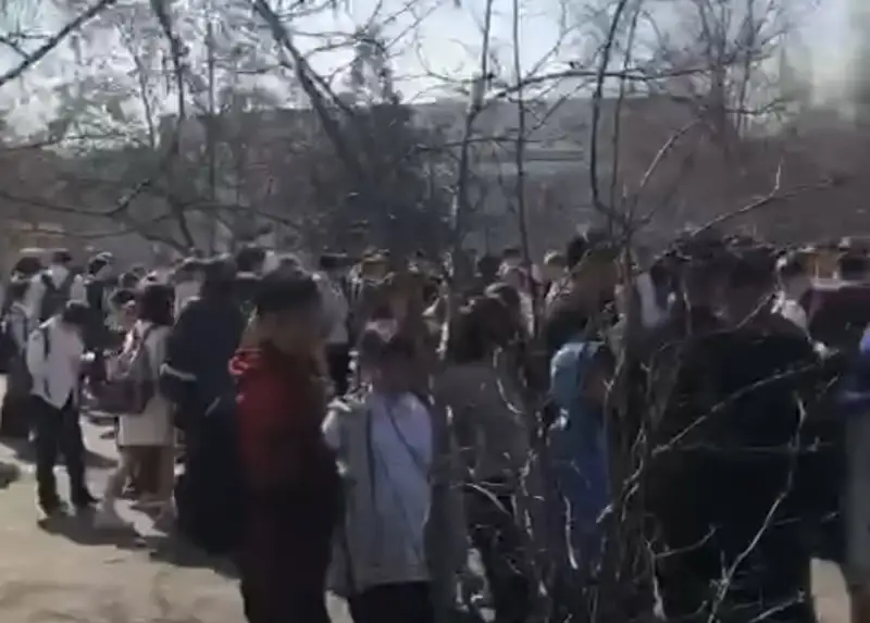 Алматыдағы мектептердің бірінде жеті оқушы ауруханаға түсті