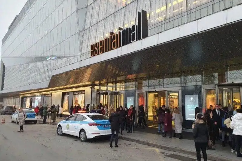 Алматыдағы ең қымбат сауда орталығында төтенше жағдай болды