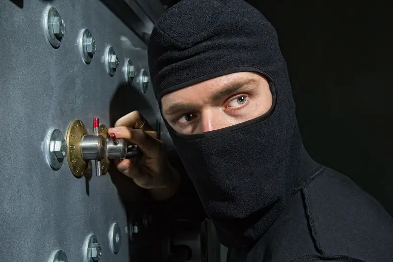 Таразда шағын қаржы мекемесінің директоры өз фирмасын тонаған