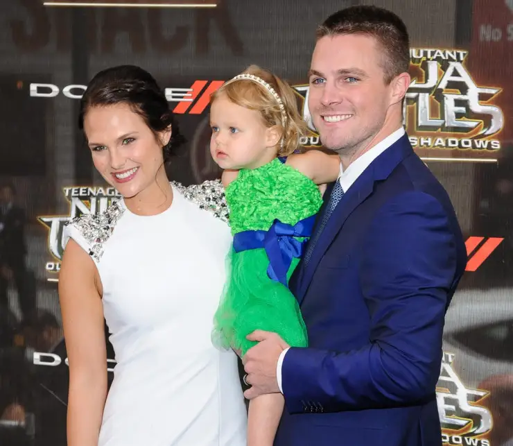 Ұшақ бортында әйелімен дауласқан танымал актер рейстен шығарылды