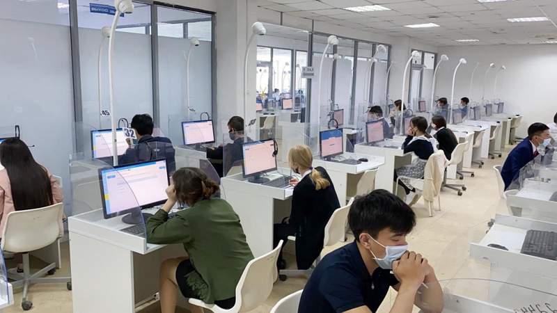 Наурыздағы ҰБТ: Талапкерлердің 65 пайызы шекті балды жинады