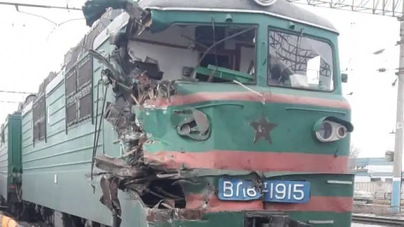 Павлодарда екі пойыз соғысты