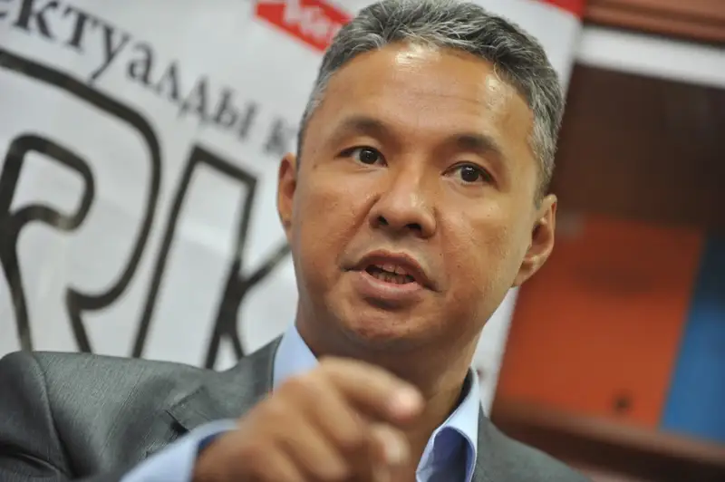 Перуашев: Қазақ Республикасының атауын қайтару керек