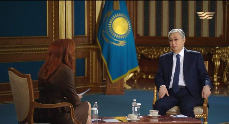 Президент НЕГЕ қазақша сұхбат бермеді?