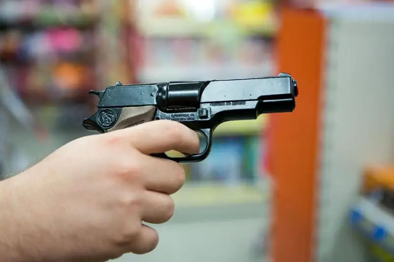 Өскемен тұрғыны ойыншық тапаншамен дүкен тонады