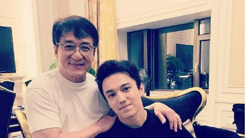 Димаш Джеки Чанды туған күнімен құттықтады