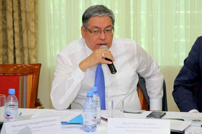 Әділет министрі саяси ұйымдардан қанша өтініш түскенін білмейді екен