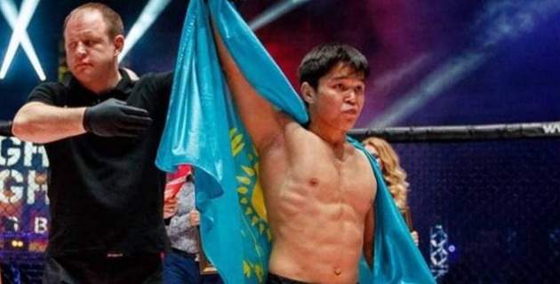 Аралас жекпе-жек: Азат Мақсұм жеңіліп көрмеген бразилиялықты жықты