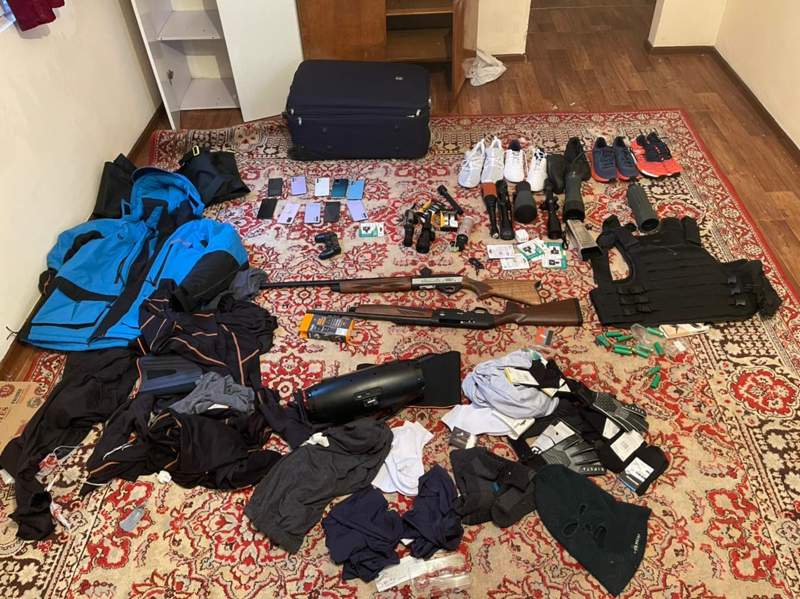  Тағы екі адамнан қару-жарақ пен арнайы құралдар тәркіленді