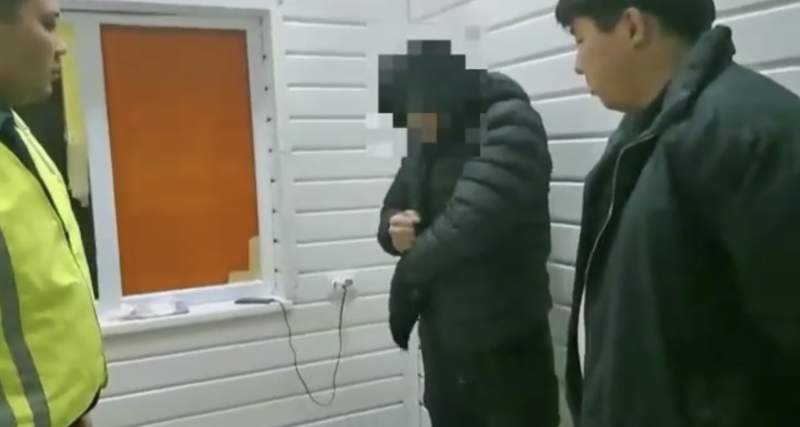Полицейлер шетелдіктен героин мен психотроптық заттар тәркіледі
