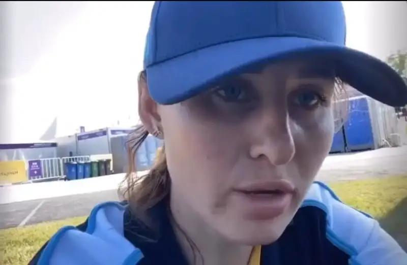 Қазақстандық спортшы Азия ойындарына арналған киімнің сапасына шағымданды