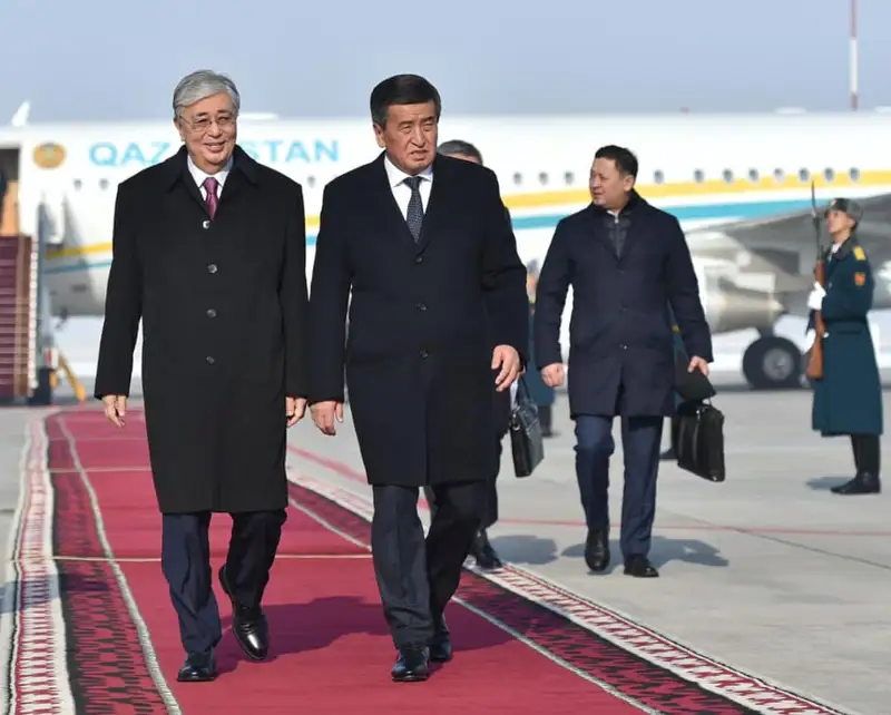 Тоқаевты Жиенбеков әуежайдан күтіп алды