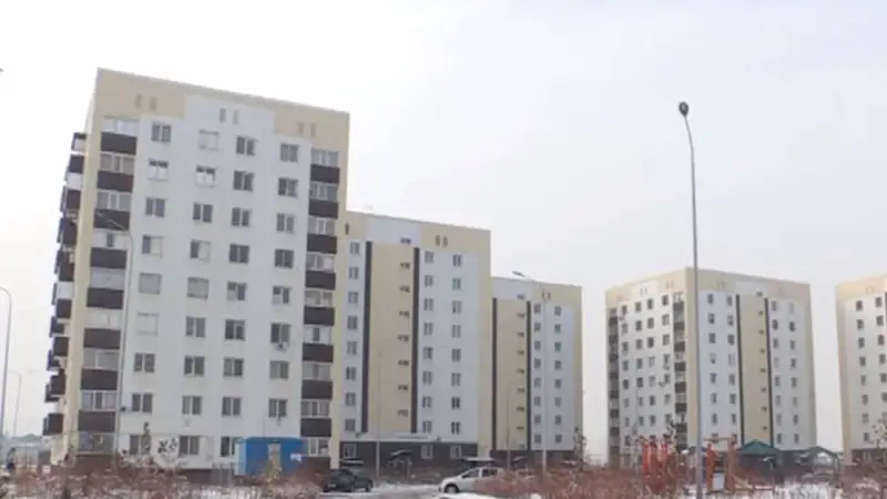 12 жастар бала 8-ші қабаттан құлап кетті 