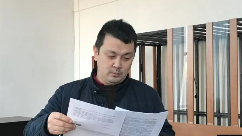 Билік "Көше" партиясының жетекшісі Әлібек Молдинді соттап жіберді