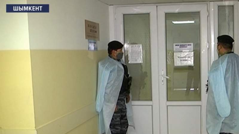 Шымкенттегі атыс: Халыққа тегін дәрі-дәрмек таратқан жігіт жансақтау бөлімінде жатыр