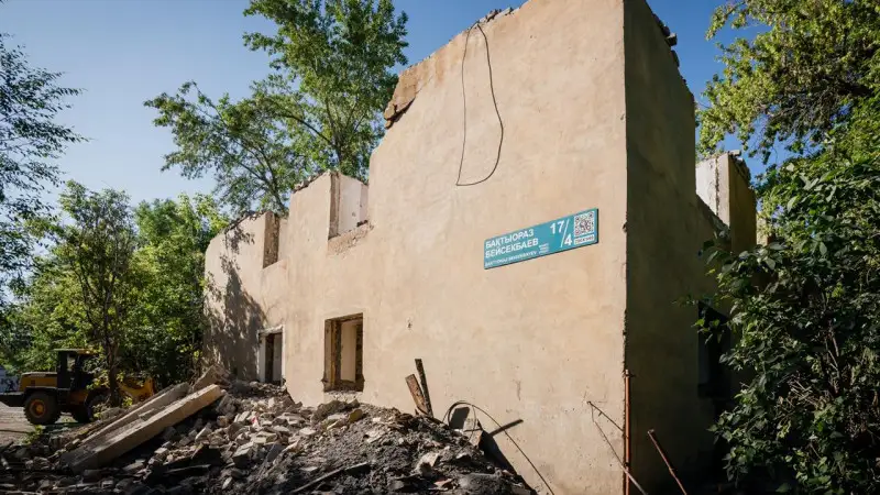 Нұр-Сұлтанда апат жағдайындағы үйлер сүріле бастады