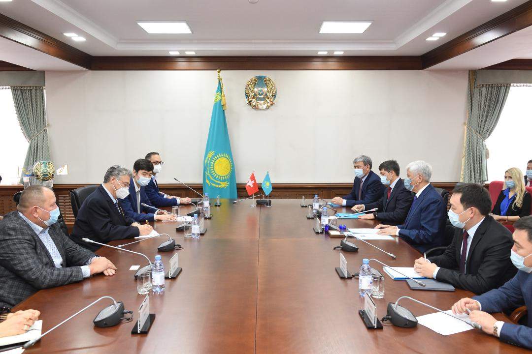 Амандық Баталов шошқа баққысы келеді