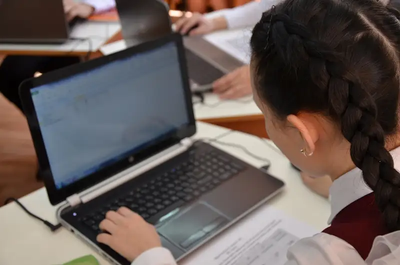 Ата-аналардың 65%-ы  баласының мектепке барғанын қалайды