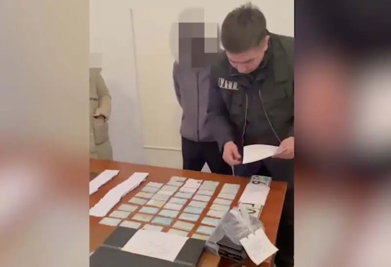 Жамбыл облысында жалған құжат дайындаумен айналысқандар ұсталды  