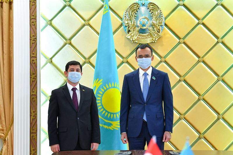 Мәулен Әшімбаев Түркияның Қазақстандағы елшісін қабылдады   