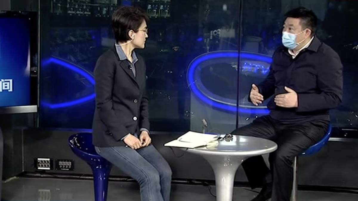Ухань қаласының басшысы халықтан кешірім сұрады