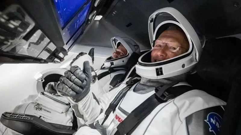 Илон Масктың ғарыш кемесі жерге келді