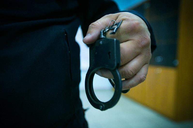 Күдіктіні азаптап өлтірген полицейлер қамалды
