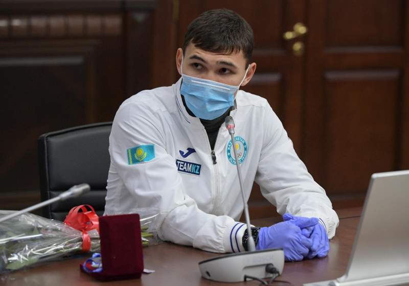 Бокстан әлем чемпионатының күміс жүлдегері Серік Теміржановқа  ​пәтер кілті табысталды (видео)