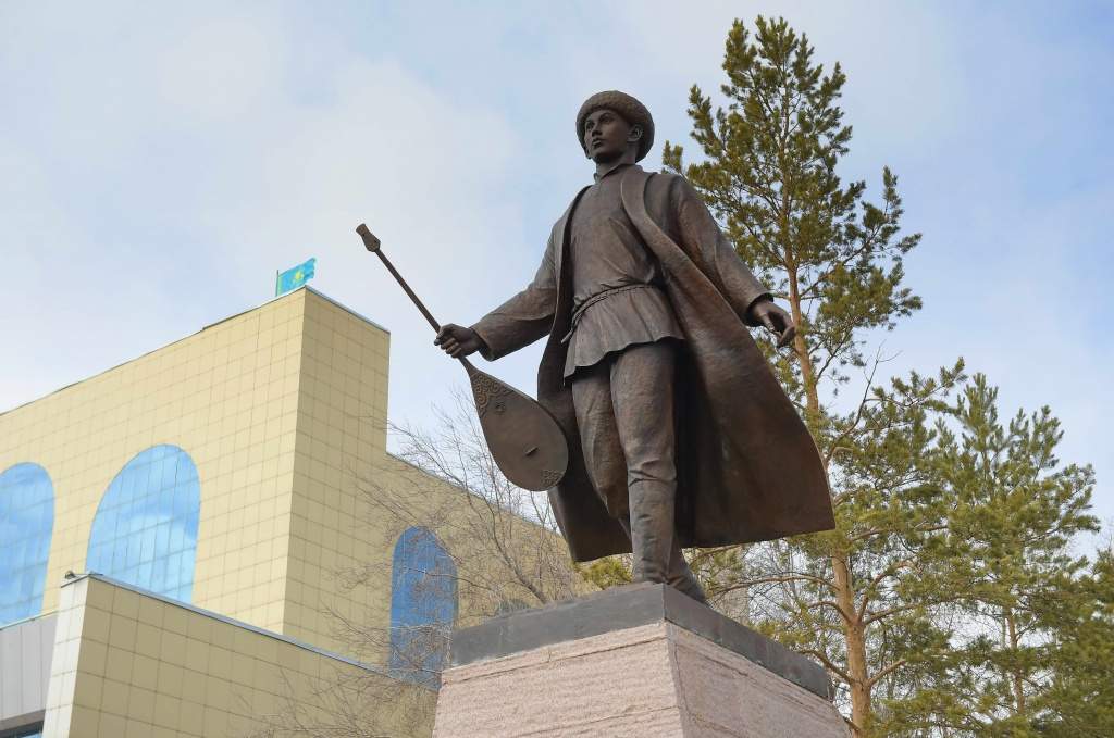 Павлодарда Естай Беркімбайұлының ескерткіші ашылды