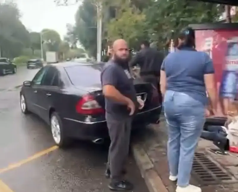 Жеті адам жарақат алды: Алматыда жеңіл көлік аялдамаға соғылды (видео)