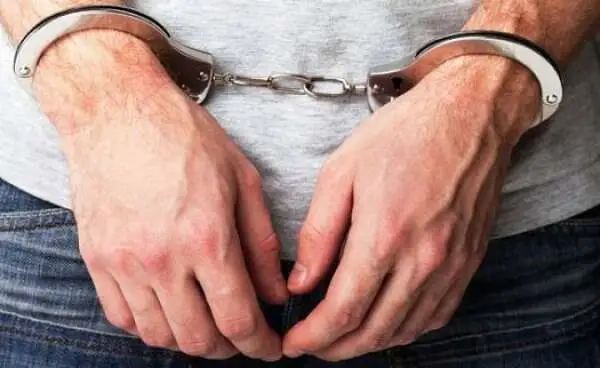 Көңілдесінен қызғанып, әйелін өлтірмек болған ер адам тоғыз жылға сотталды