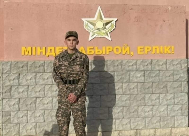 Жамбыл облысында қаза тапқан сарбаз әскерде жүріп отбасынан ақша сұрағаны белгілі болды