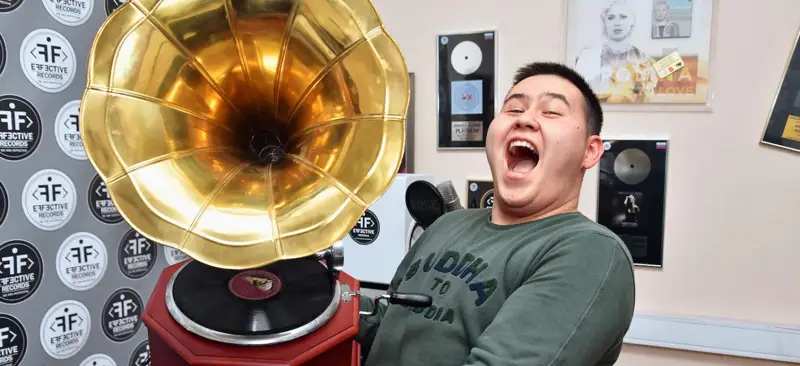 Иманбек Грэмми жүлдесінен кейін қалай тез байып кеткенін айтты